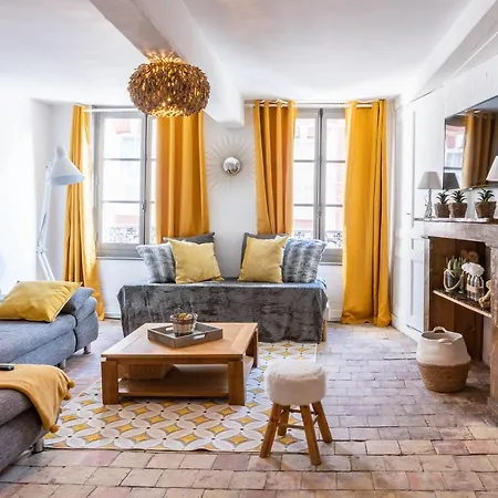 Le Baldaquin / Les Romantiques Apartment *