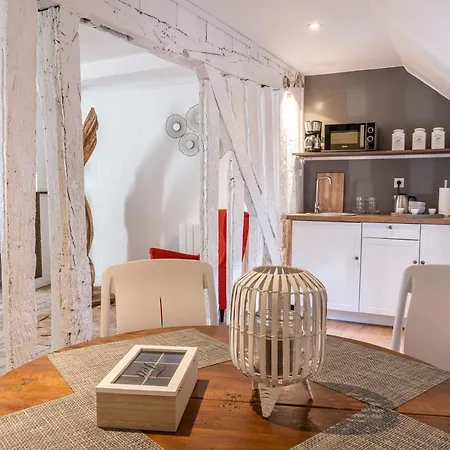 Le Baldaquin / Les Romantiques Apartamento Honfleur