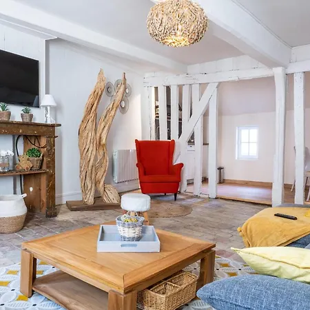 Le Baldaquin / Les Romantiques Apartment