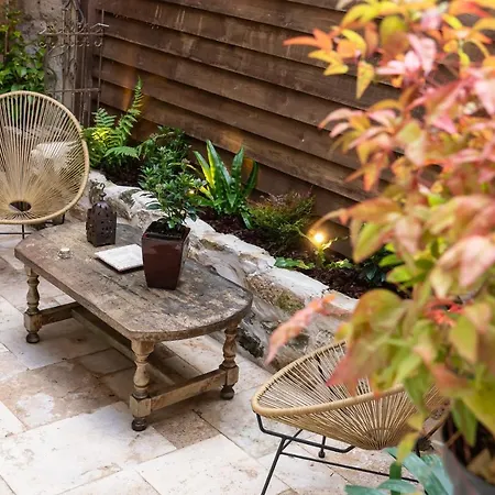 Le Baldaquin / Les Romantiques Apartment *