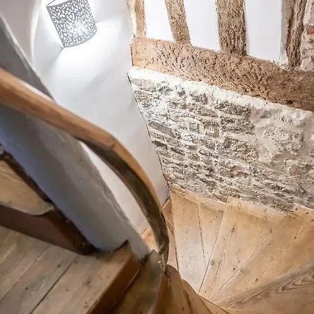 Le Baldaquin / Les Romantiques Ονφλέρ