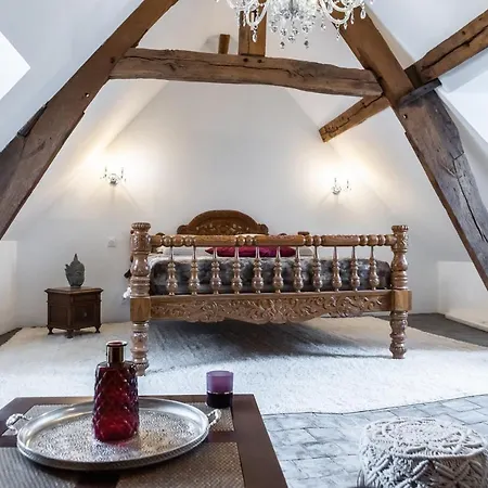 Apartment Le Baldaquin / Les Romantiques *