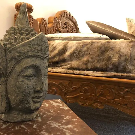 Le Baldaquin / Les Romantiques Apartamento