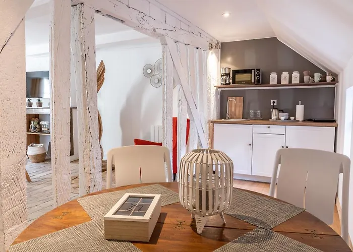 Le Baldaquin / Les Romantiques Apartment Honfleur