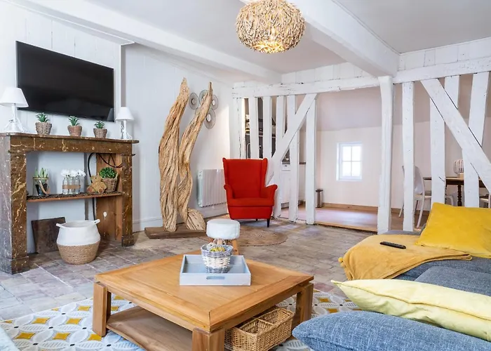 Le Baldaquin / Les Romantiques Apartment