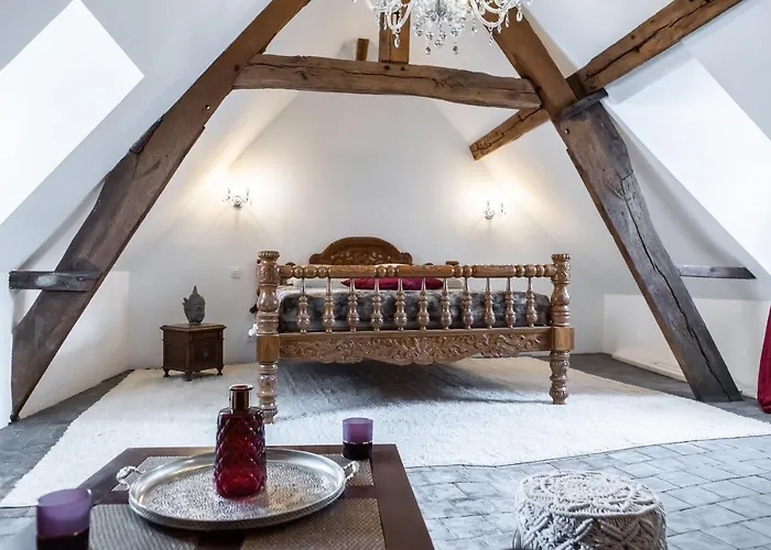 Apartment Le Baldaquin / Les Romantiques *